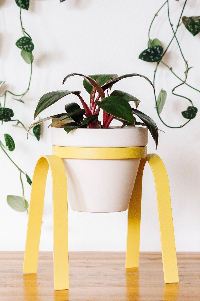 Metal Plant Stand with Pot